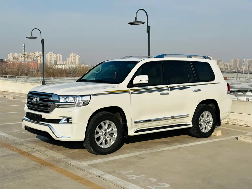 Toyota Land Cruiser 2018 — фото 1