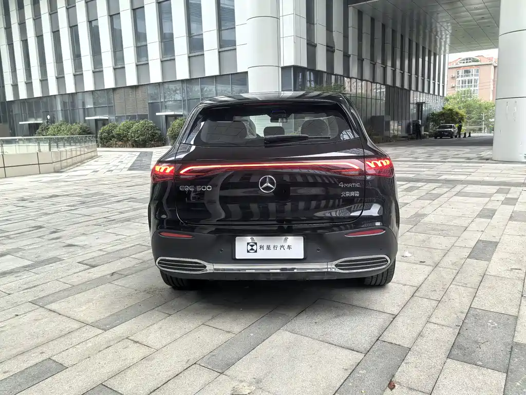 Mercedes-Benz EQE SUV 2025