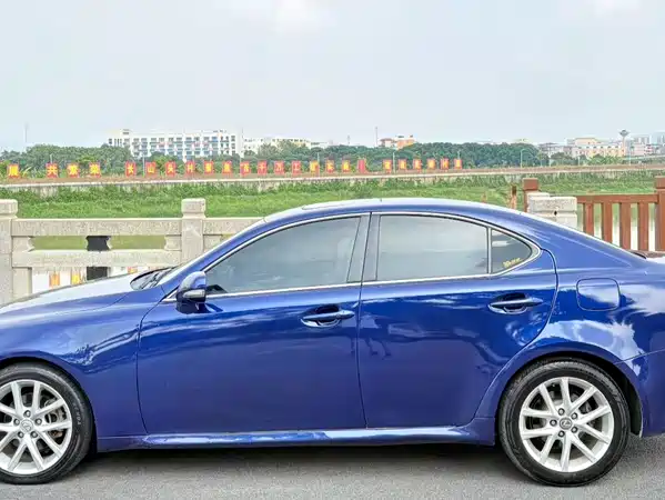 Lexus IS 2010