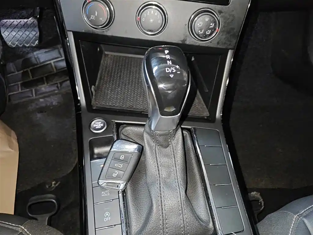 Volkswagen Passat 2023 — фото 14