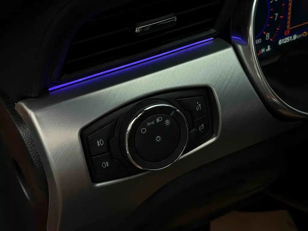 Ford Mustang 2020 — фото 11