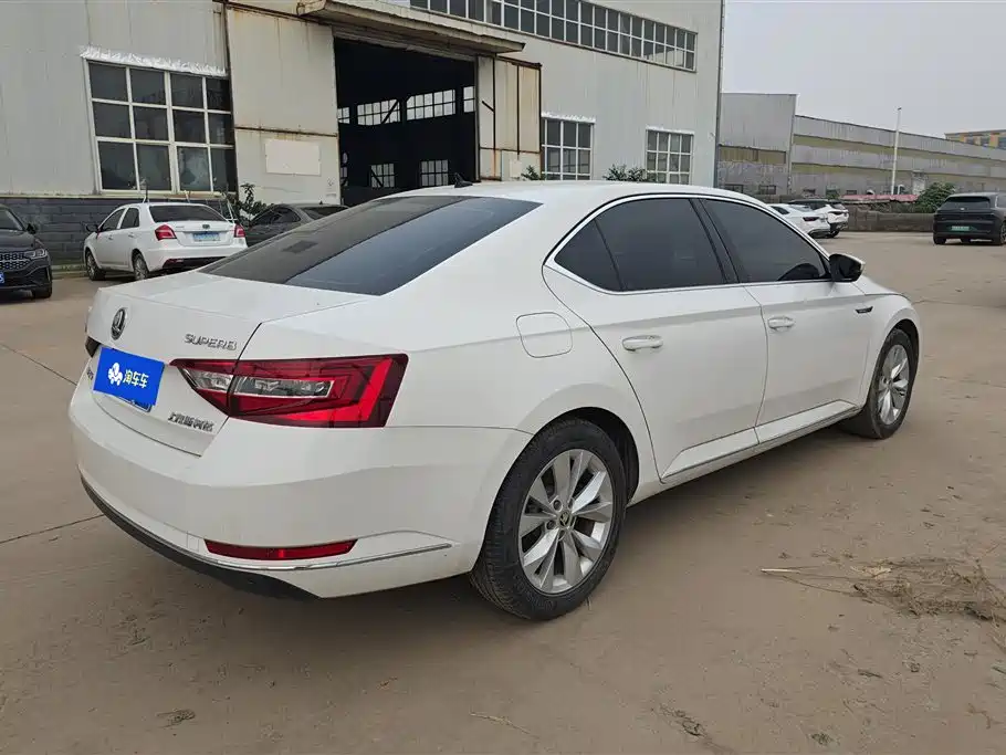 Skoda Superb 2019 — фото 3