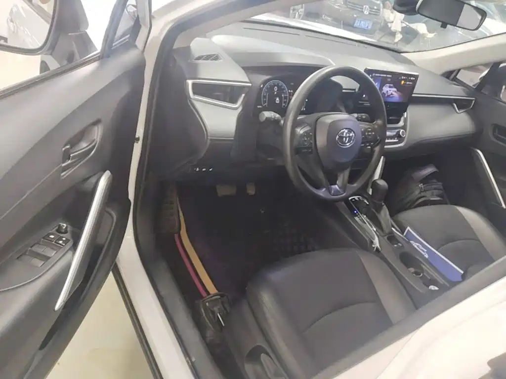 Toyota Corolla Cross 2023 — фото 16
