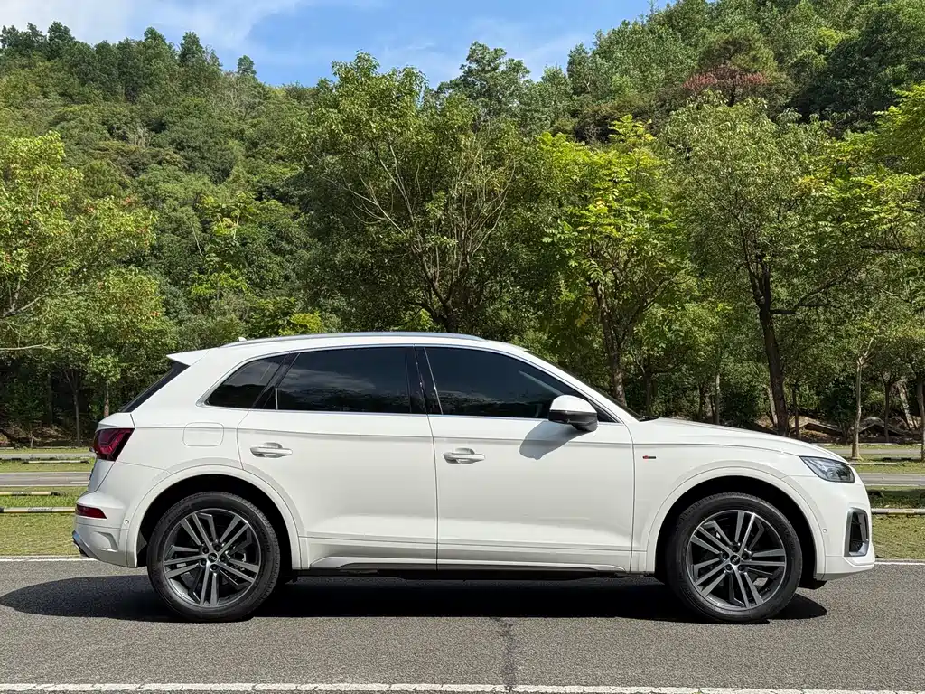 Audi Q5L 2022 — фото 10