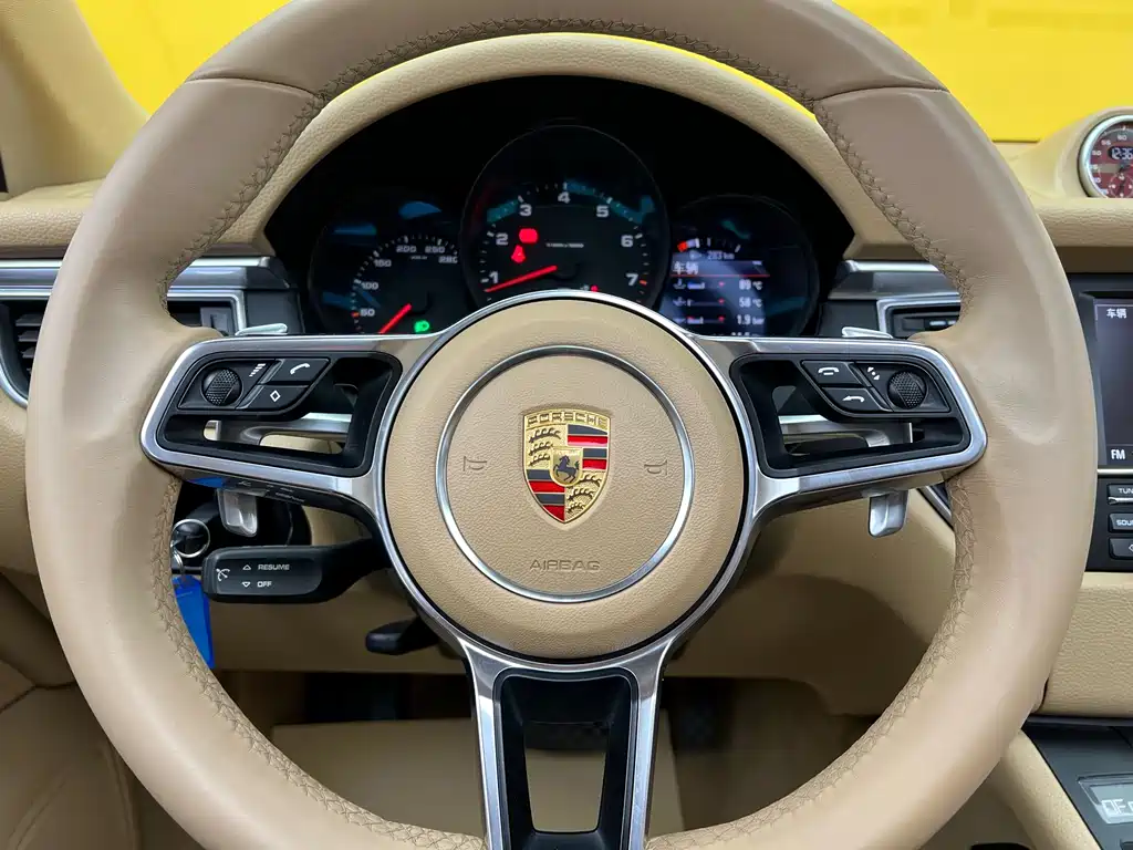 Porsche Macan 2015 — фото 11