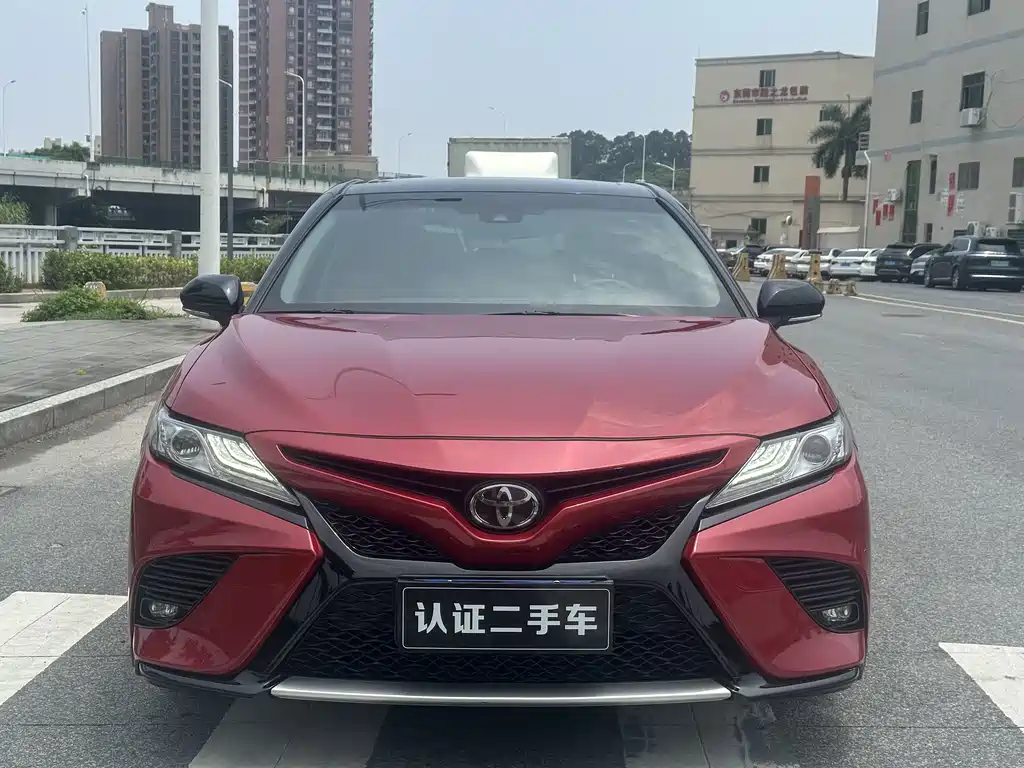 Toyota Camry 2018 — фото 2