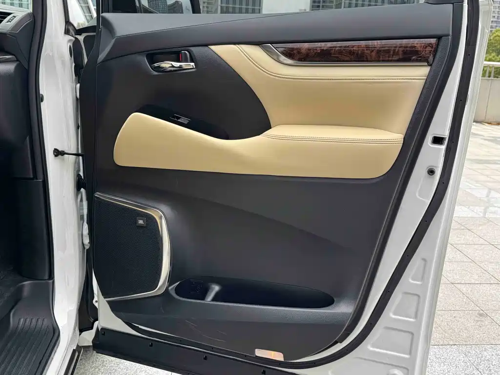 Toyota Alphard 2020 — фото 16