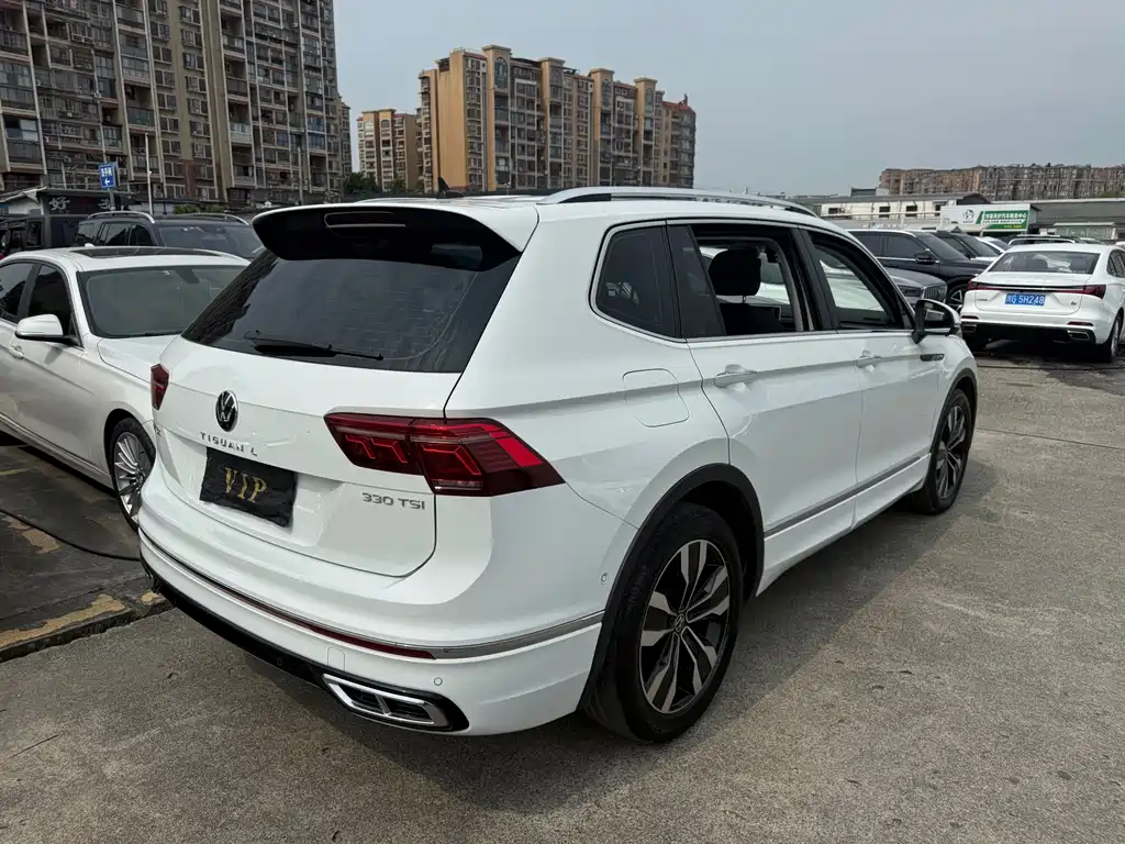 Volkswagen Tiguan L 2023 — фото 15