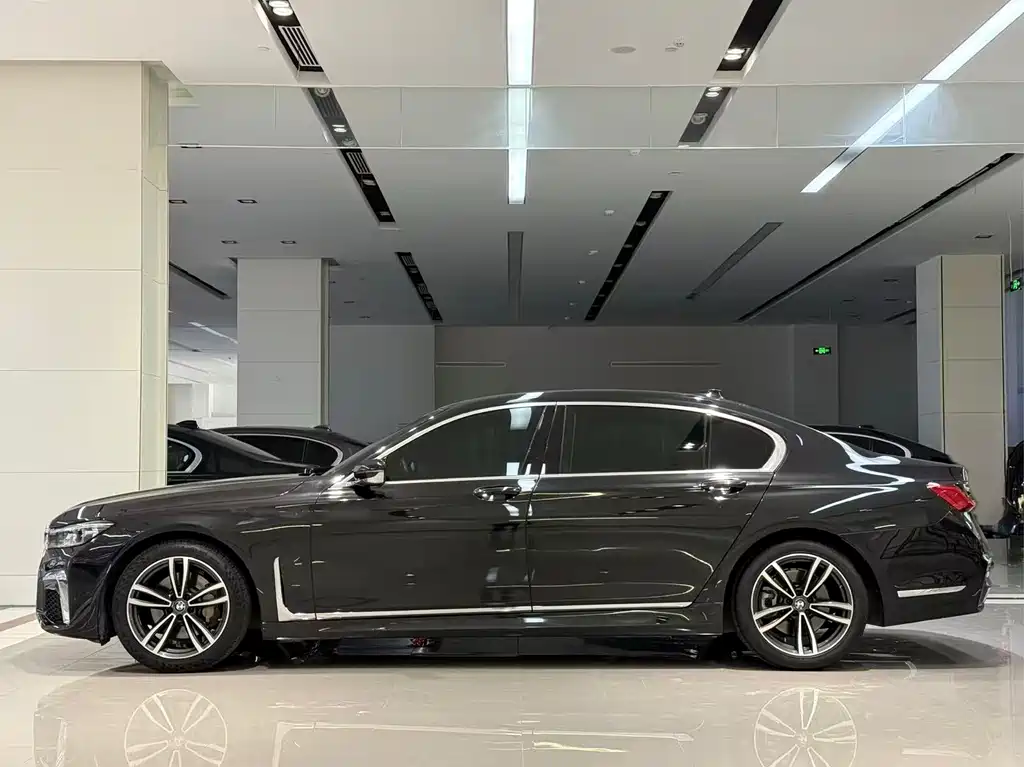 BMW 7 Series 2019 — фото 17