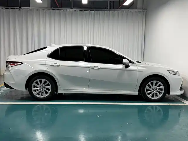 Toyota Camry 2022 — фото 8