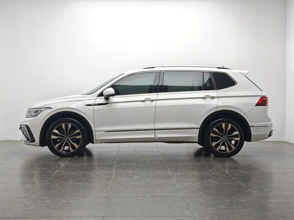Volkswagen Tiguan L 2023 — фото 10