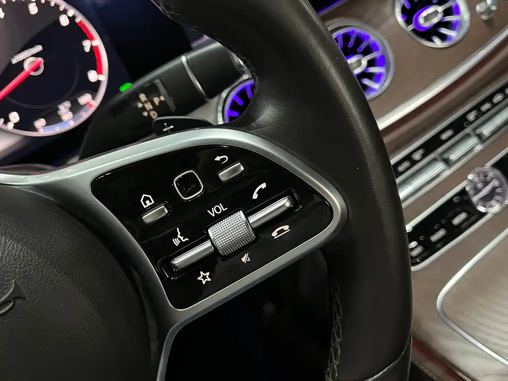 Mercedes-Benz E-Class 2020 — фото 20