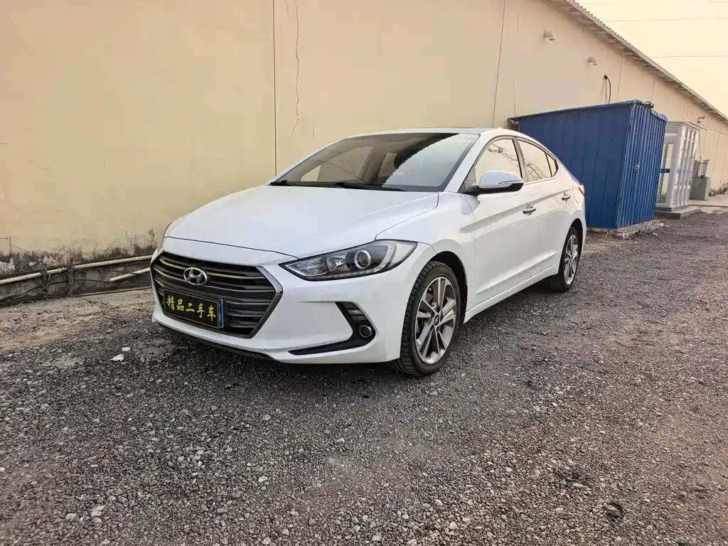 Hyundai Elantra 2019 — фото 1