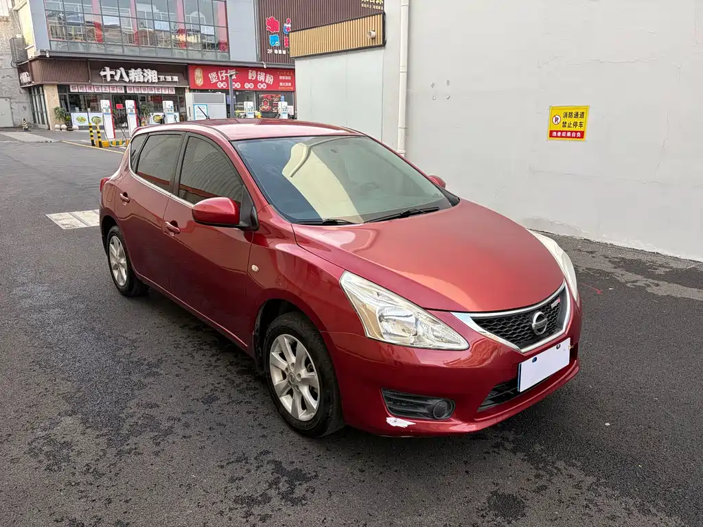 Nissan Tiida 2015 — фото 3