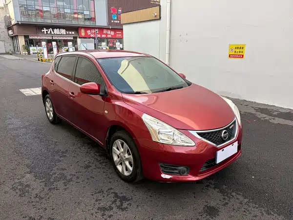 Nissan Tiida 2015