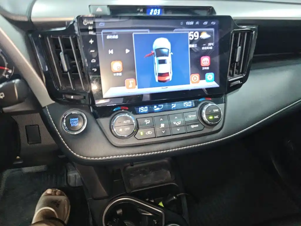 Toyota RAV4 2016 — фото 13