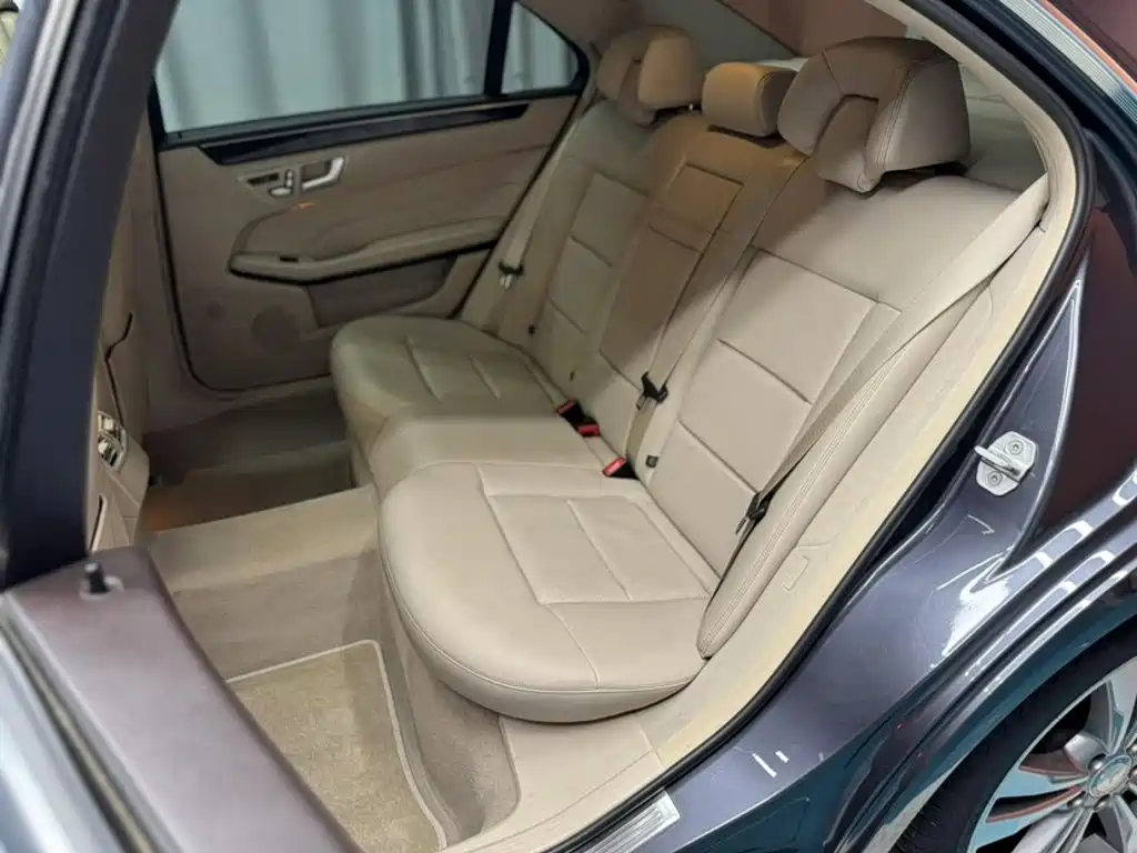 Mercedes-Benz E-Class 2014 — фото 20