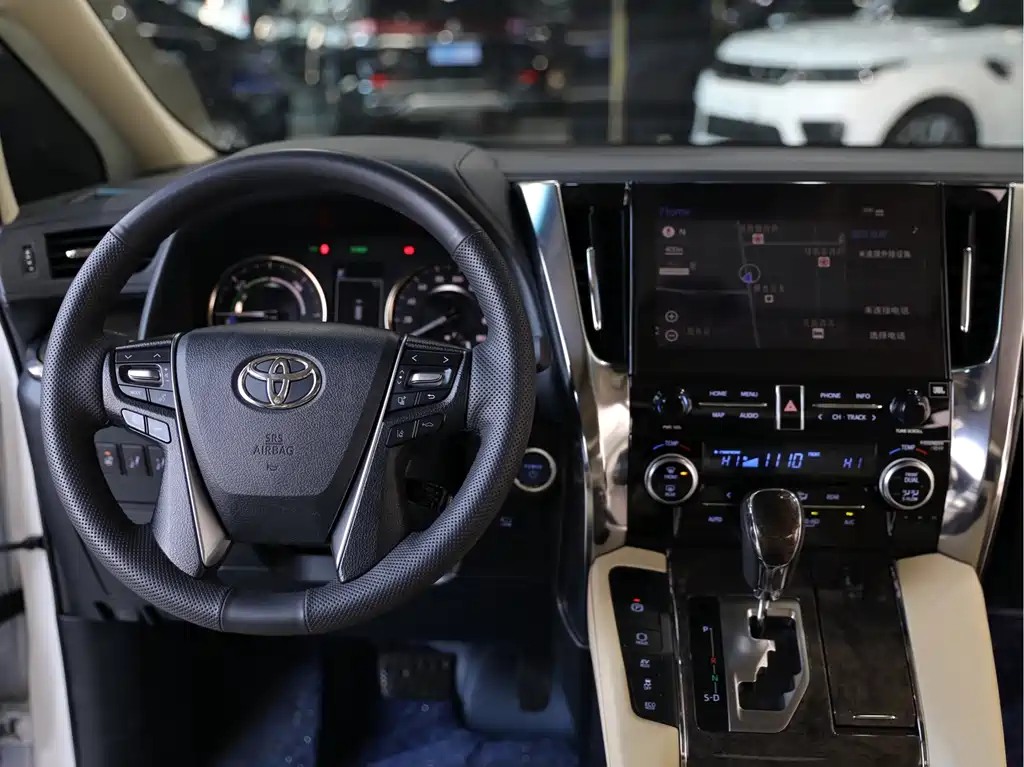 Toyota Vellfire 2023 — фото 10
