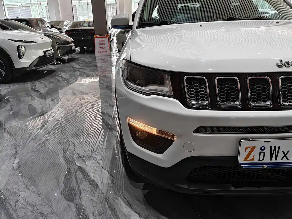 Jeep Compass 2017 — фото 8