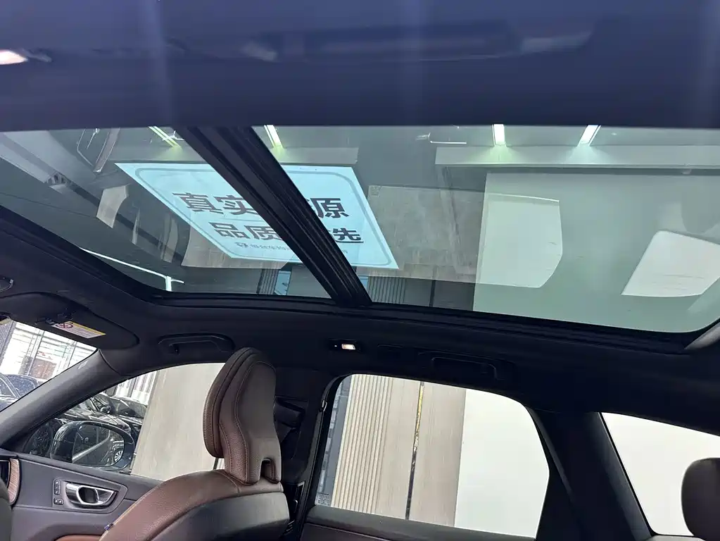 Volvo XC60 Plug-In Hybrid 2022 — фото 16