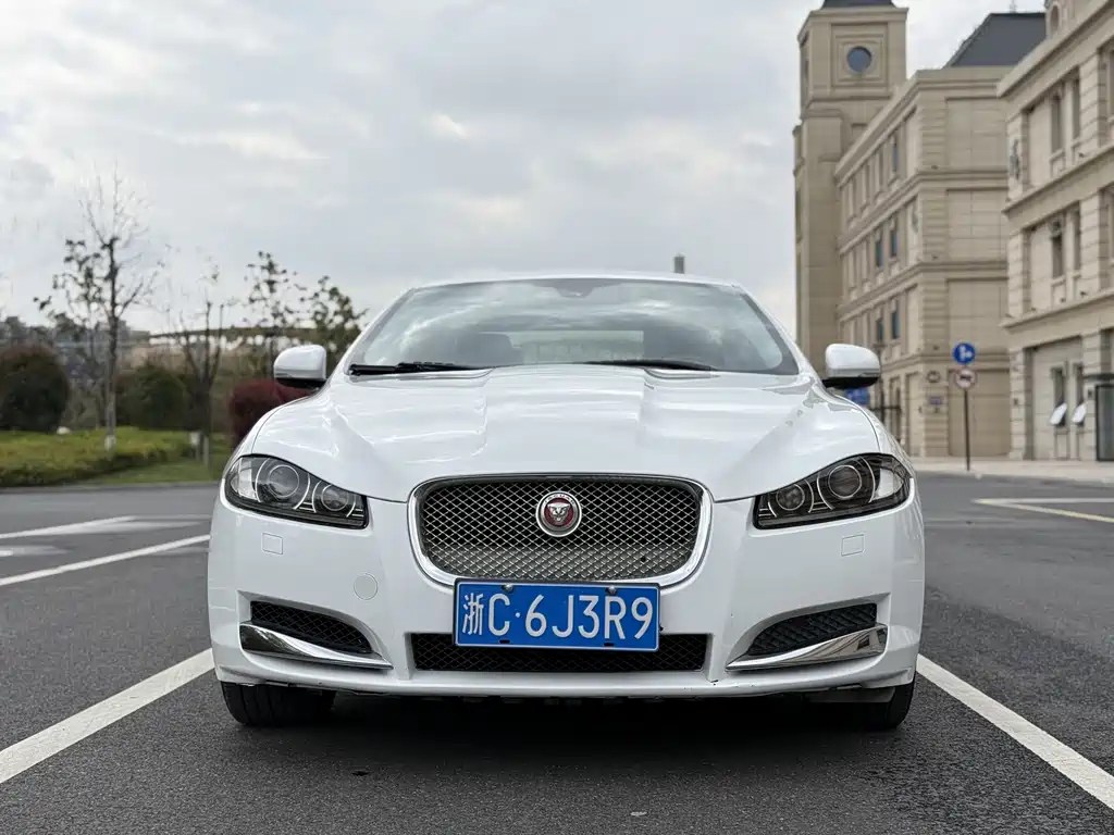 Jaguar XF 2014 — фото 1
