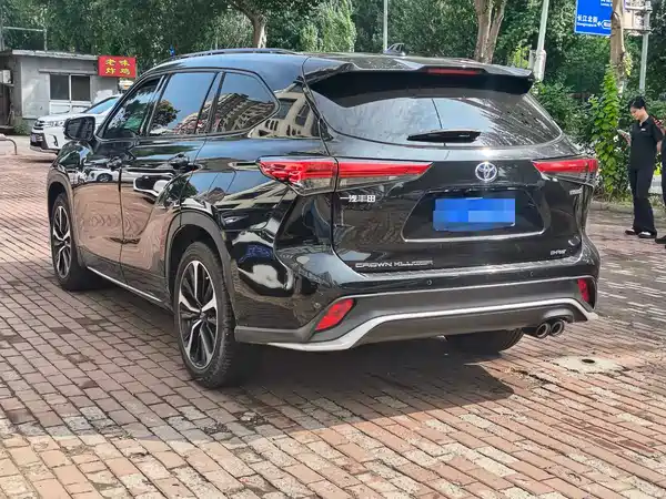 Toyota Crown Kluger 2022