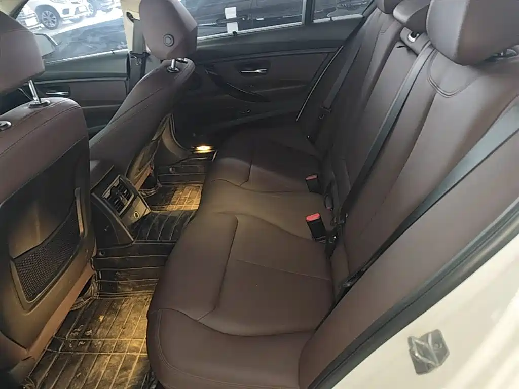 BMW 3 Series 2017 — фото 17