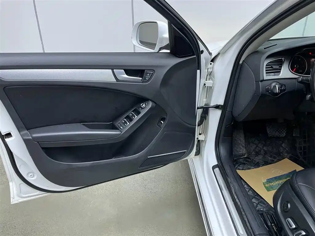 Audi A4L 2015 — фото 11