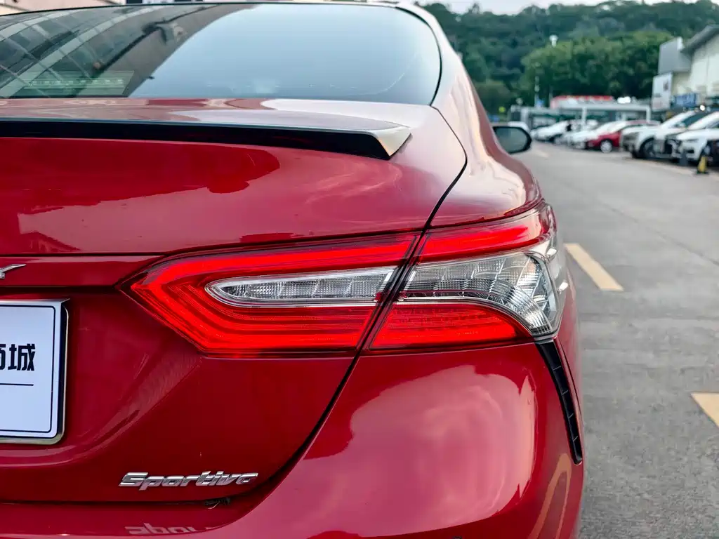 Toyota Camry 2019 — фото 8