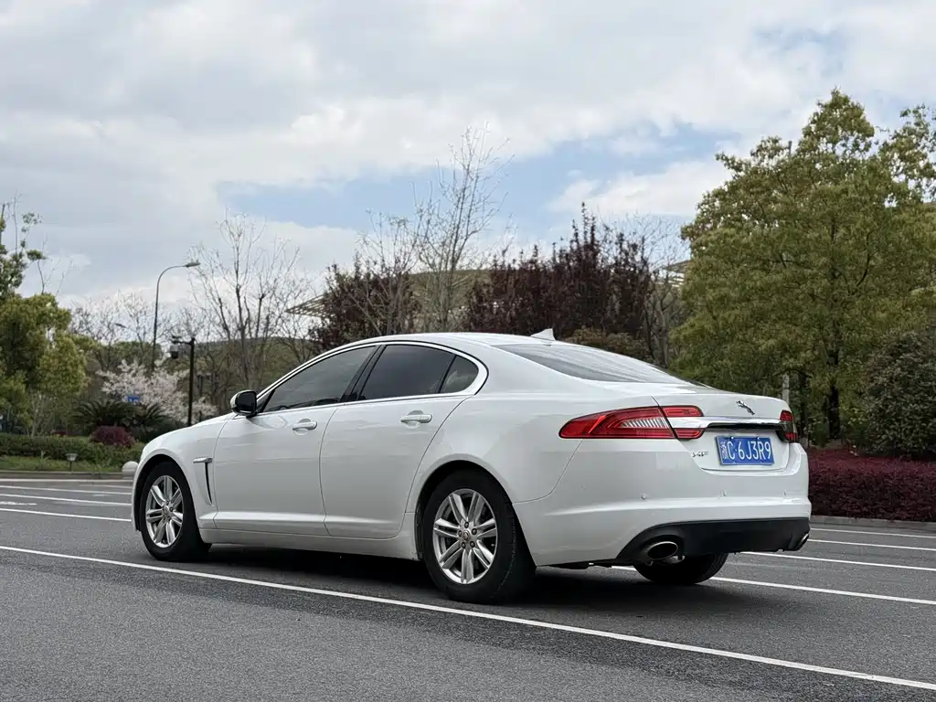 Jaguar XF 2014 — фото 6