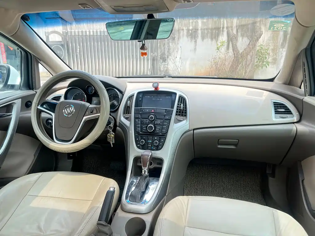Buick Excelle GT 2012 — фото 20