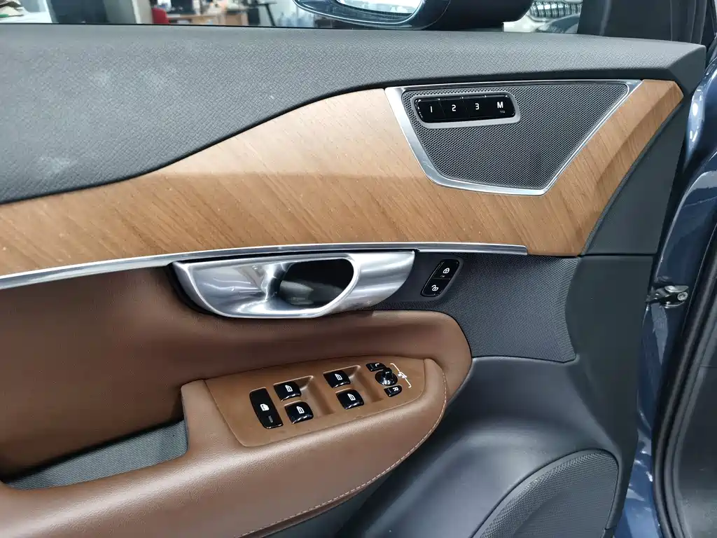 Volvo XC90 2024 — фото 11