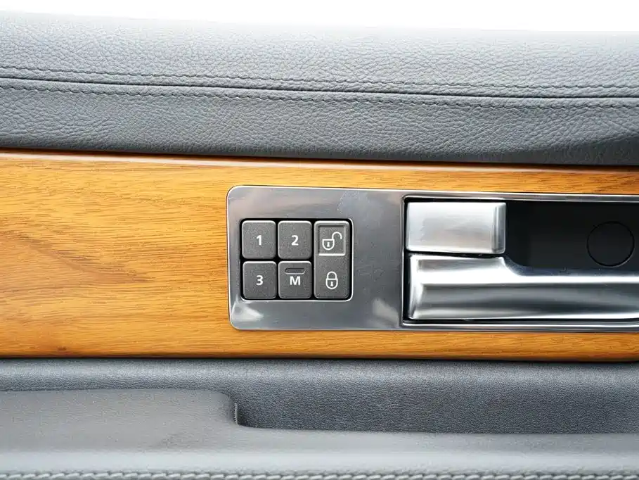 Land Rover Sport 2010 — фото 9