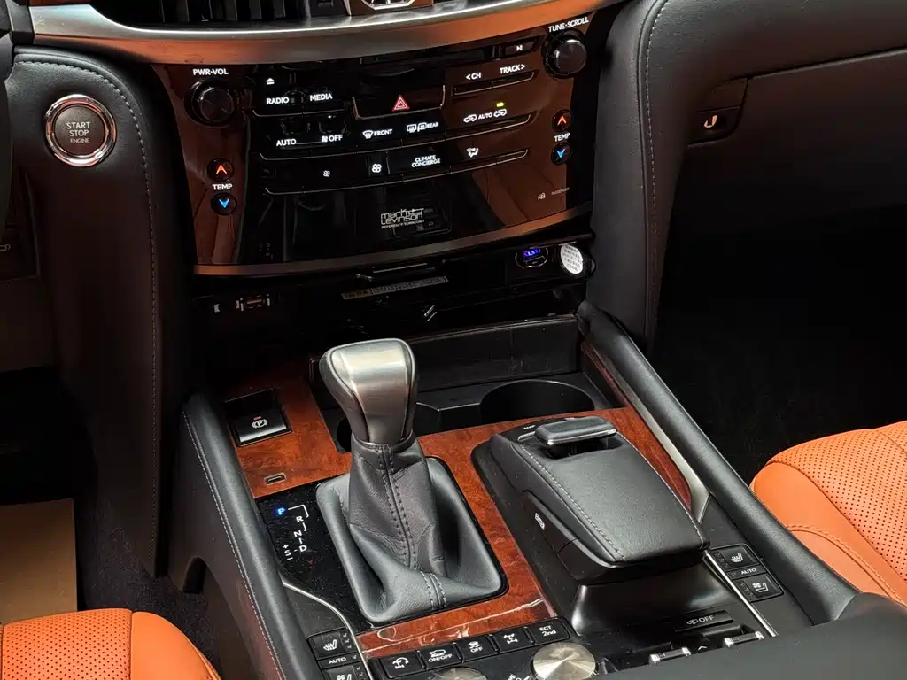 Lexus LX 2016 — фото 16