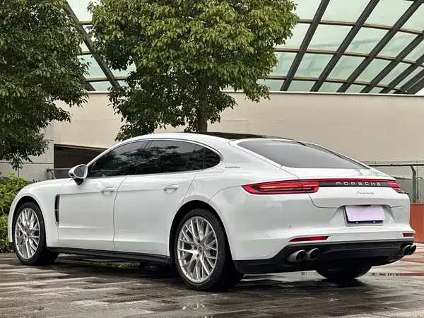 Porsche Panamera 2021