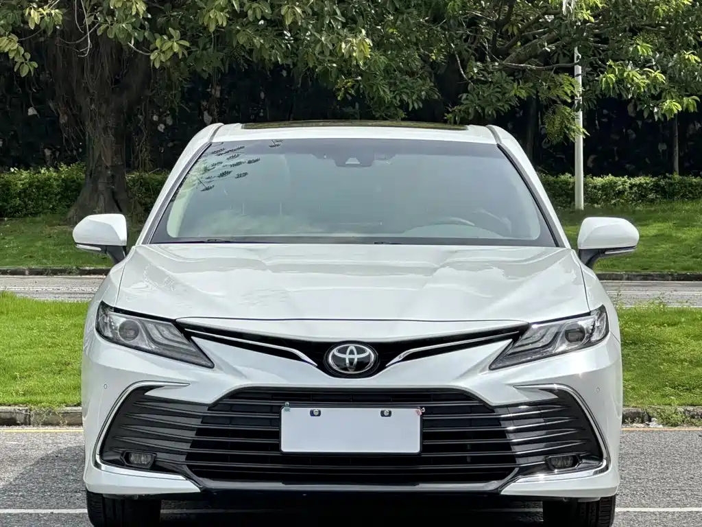 Toyota Camry 2021 — фото 2