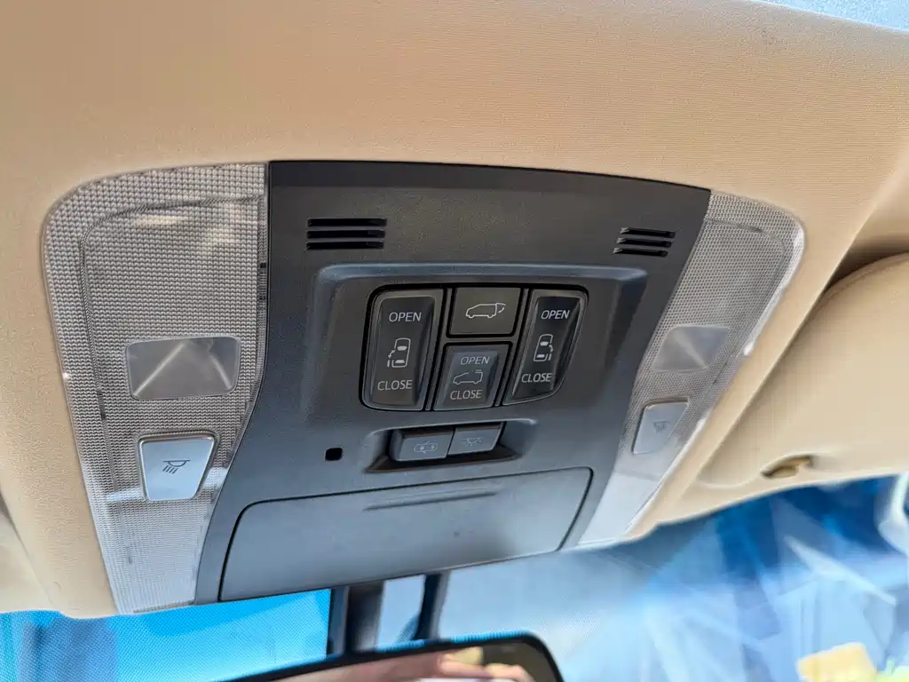 Toyota Alphard 2017 — фото 20