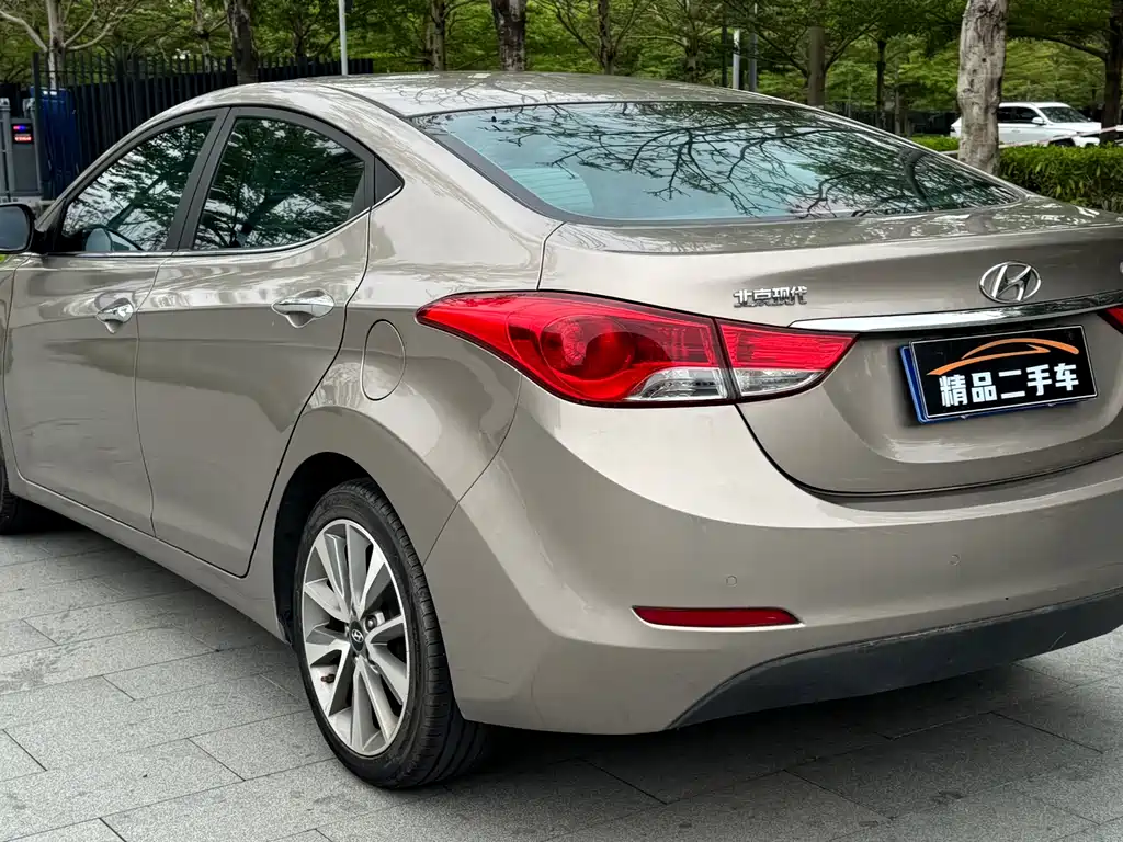 Hyundai Elantra 2016 — фото 20