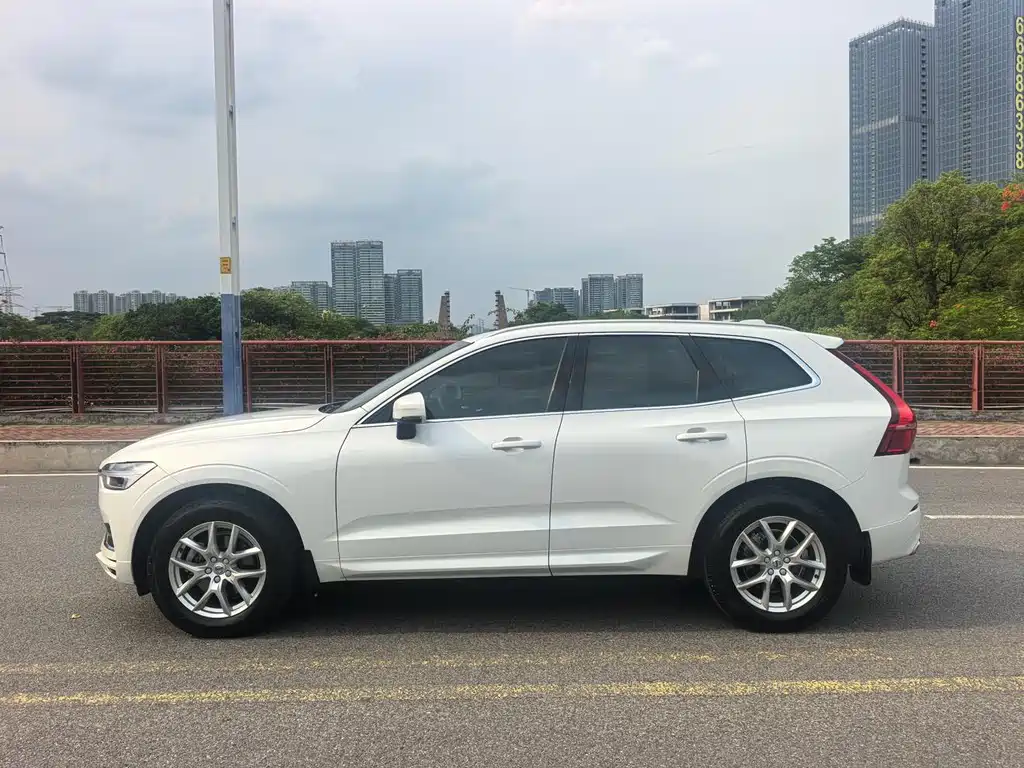 Volvo XC60 2019 — фото 19