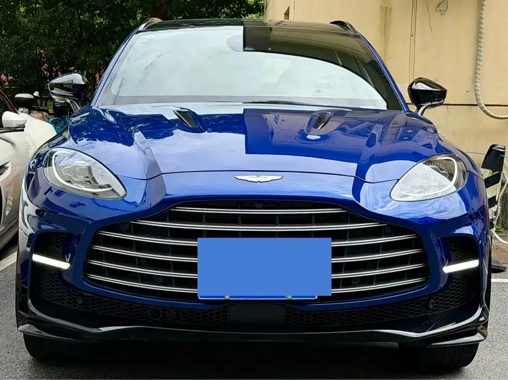 Aston Martin DBX 2024