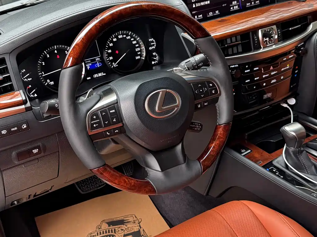 Lexus LX 2016 — фото 12