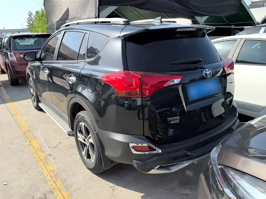Toyota RAV4 2016 — фото 5