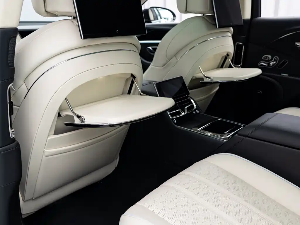 Bentley Flying Spur 2024 — фото 15