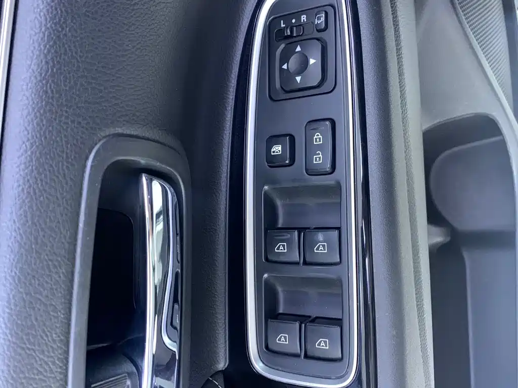 Mitsubishi Outlander 2022 — фото 4