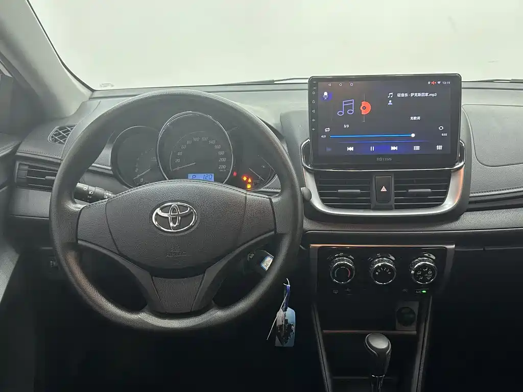 Toyota Yaris L 2021 — фото 11