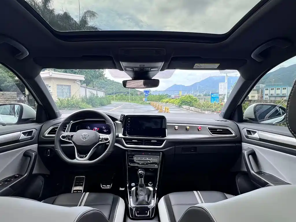 Volkswagen T-Roc 2024