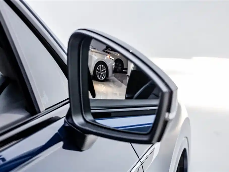 Volkswagen Touareg 2023 — фото 15