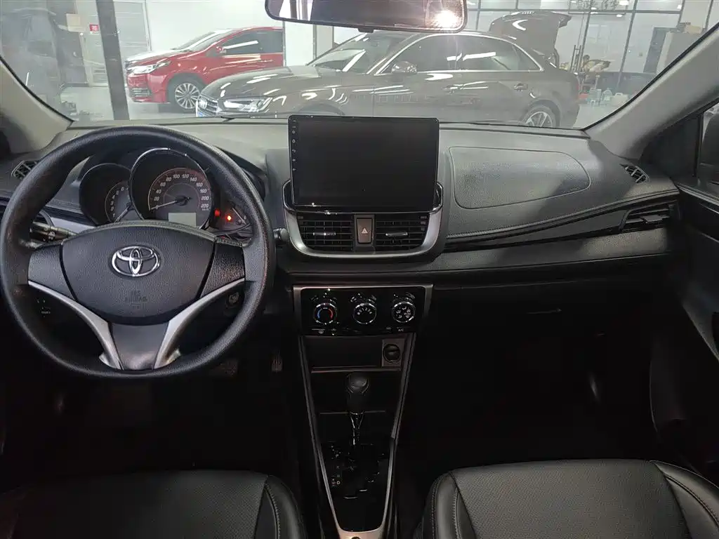 Toyota Yaris L 2020 — фото 12