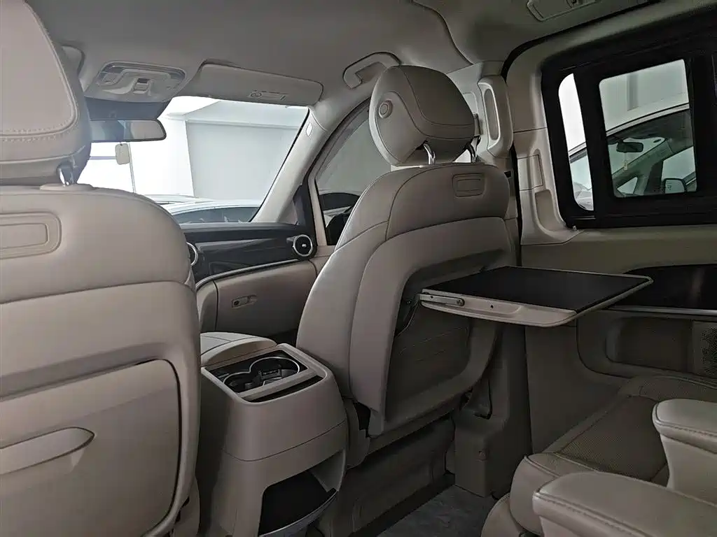 Mercedes-Benz V-Class 2018 — фото 6