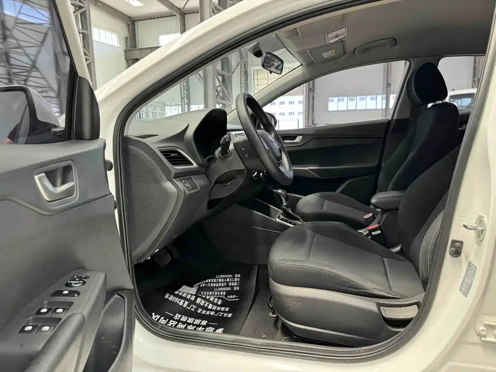 Hyundai Verna 2016 — фото 10